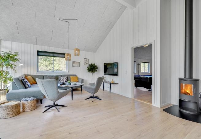 Soffhörnan i lyxstuga 536 i Vestjylland.