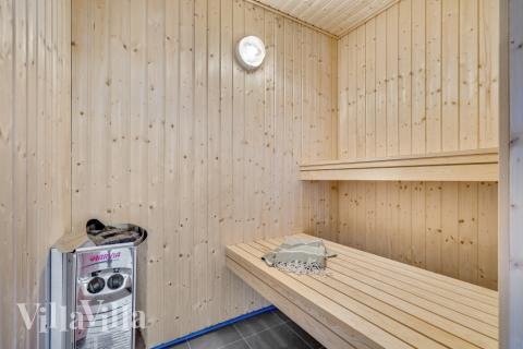 Njut av bastuvärmen i lyxstuga nr 536 för 18 personer