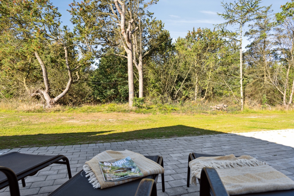 Stor terrass i lyxstuga nr 536 i Vestjylland.