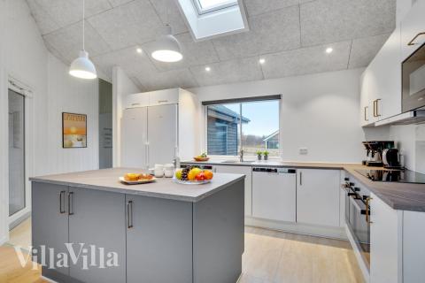 Välinrett kök i lyxstuga nr 537 i Sydjylland.