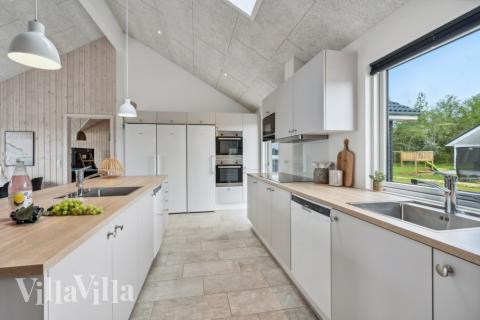 Köket i lyxstuga nr 535 är utrustat så att ni kan laga mat till 20 personer.