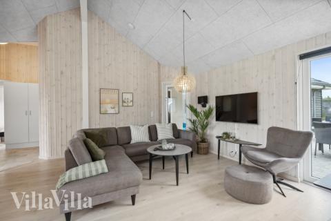 Soffhörnan i lyxstuga 535 i Vestjylland.