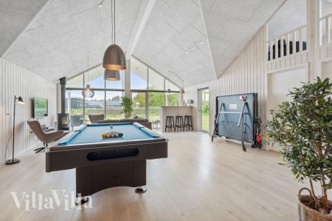 Lyxstuga 535 för 20 personer har ett stort aktivitetsrum med bl.a. biljard och dart