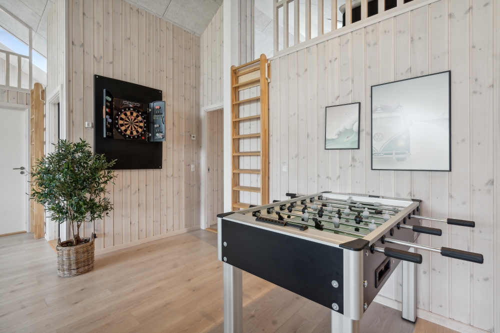 Aktivitetsrum i lyxstuga nr 535 med 8 sovrum och plats för 20 personer.