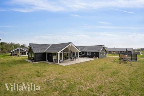 Den tjusiga sommarstugan nr 535 med gott om plats för upp till 20 personer