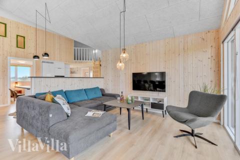 Soffhörnan i lyxstuga 539 i Limfjorden.