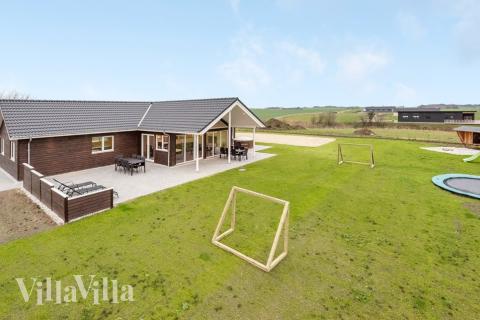 Den behagliga spastugan nr 539 med plats för 14 personer ligger i Limfjorden