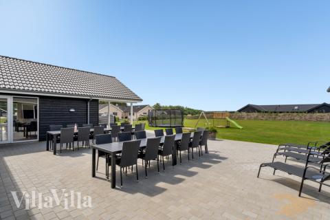 På terrassen i sommarhus nr 542 finns det plats för upp till 26 gäster.