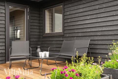 Njut av en grillkväll på terrassen i lyxstuga nr 546 i Limfjorden