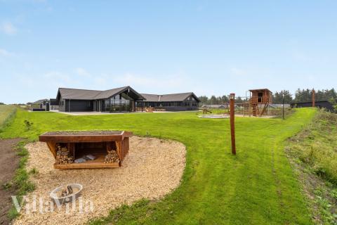 Utomhusaktiviteter kring sommarhus nr 546.