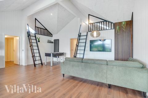 Lyxstuga 546 för 30 personer har ett stort aktivitetsrum med bl.a. biljard och dart