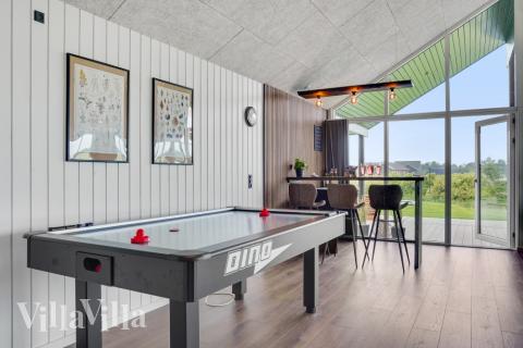 Tävla i sommarhusets aktivitetsrum när ni besöker lyxhus nr 546 i Limfjorden.