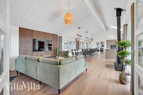 Soffhörnan i lyxstuga 546 i Limfjorden.