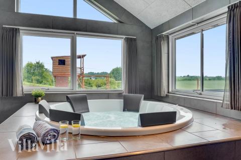 Lyxstuga nr 546 är bland annat utrustad med en härlig bastu.