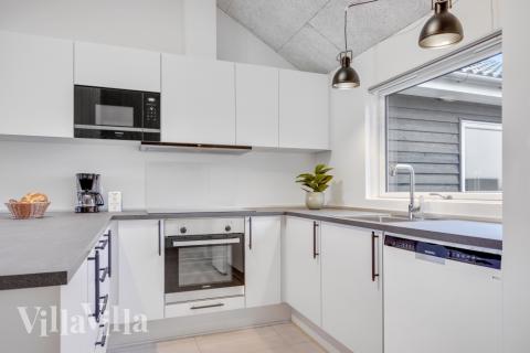 Köket i lyxstuga nr 549 är utrustat så att ni kan laga mat till 14 personer.