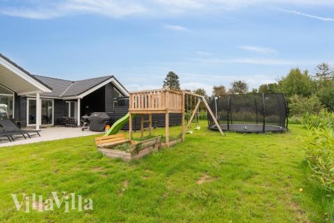 Stor terrass i lyxstuga nr 549 i Nordsjälland.