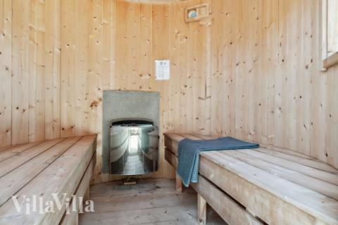 Njut av bastuvärmen i lyxstuga nr 540 för 14 personer