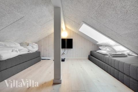 Några av de 14 sovplatserna finns på loftet i lyxstuga nr 550