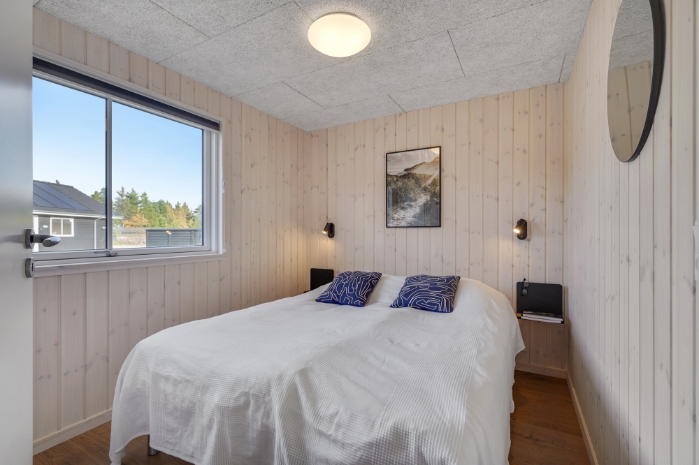 Ett av de 6 utmärkta sovrummen i lyxstuga nr 568 i Vestjylland.