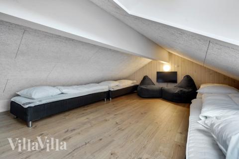 Några av de 16 sovplatserna finns på loftet i lyxstuga nr 568