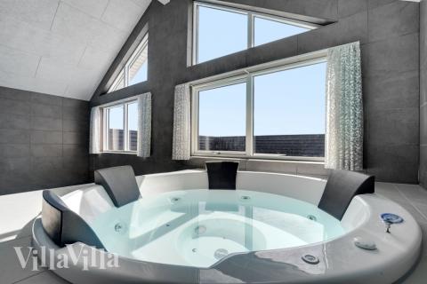 Lyxstuga nr 547 erbjuder bland annat ett härligt spabad