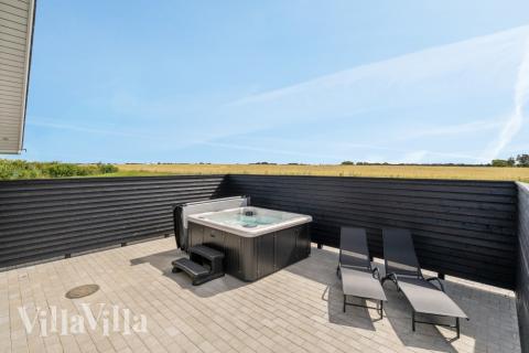 Det finns bubbelpool och 7 sovrum i lyxstuga nr 547.