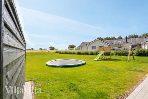 Utomhusaktiviteter kring sommarhus nr 547.