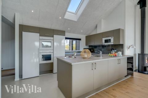 Köket i lyxstuga nr 558 är utrustat så att ni kan laga mat till 18 personer.