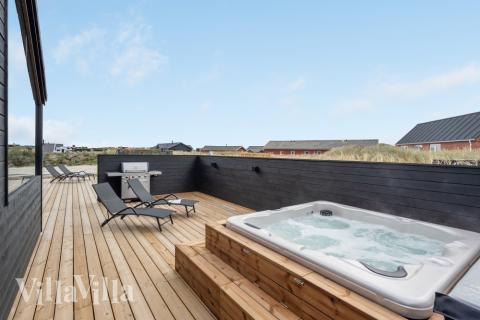 Lyxstuga nr 558 erbjuder bland annat ett härligt spabad