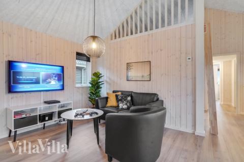 När ni besöker lyxhus nr 545 kan ni mysa tillsammans i sofforna.