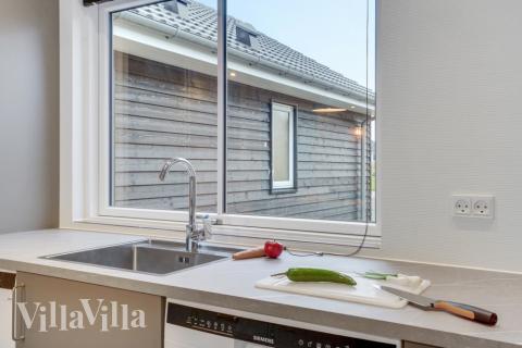 Välinrett kök i lyxstuga nr 545 i Limfjorden.