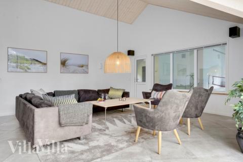 Soffhörnan i lyxstuga 570 i Vestjylland.