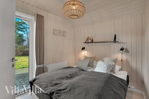 Ett av de 8 utmärkta sovrummen i lyxstuga nr 571 i Sydjylland.