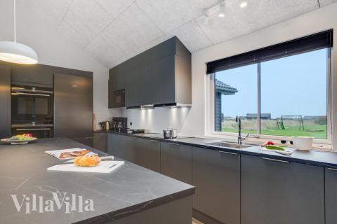 Köket i lyxstuga nr 551 är generöst inrett.