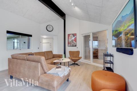 Soffhörnan i lyxstuga 551 i Vestjylland.