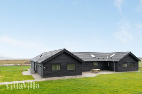 Den tjusiga sommarstugan nr 551 med gott om plats för upp till 24 personer