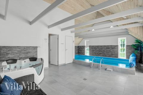 Njut av spabadets värme i lyxstuga nr 572 i Vestjylland