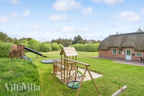 Förutom de många timmar som du kan tillbringa i stugans poolavdelning erbjuder lyxstuga 573 även många utomhusaktiviteter