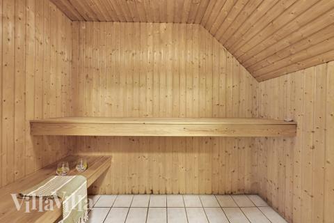 Njut av bastuvärmen i lyxstuga nr 574 för 12 personer