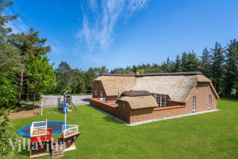 Förutom de många timmar som du kan tillbringa i stugans poolavdelning erbjuder lyxstuga 574 även många utomhusaktiviteter