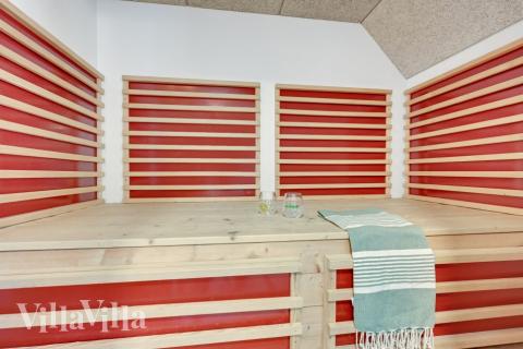 Njut av bastuvärmen i lyxstuga nr 575 för 14 personer