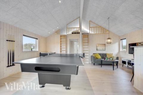 Lyxstuga 553 för 16 personer har ett stort aktivitetsrum med bl.a. biljard och dart