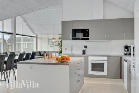 Köket i lyxstuga nr 553 är generöst inrett.