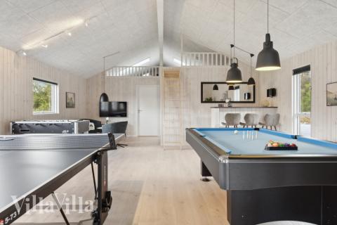 Aktivitetsrum i lyxstuga nr 577 med 7 sovrum och plats för 18 personer.