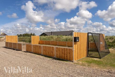 Förutom de många timmar som du kan tillbringa i stugans poolavdelning erbjuder lyxstuga 580 även många utomhusaktiviteter