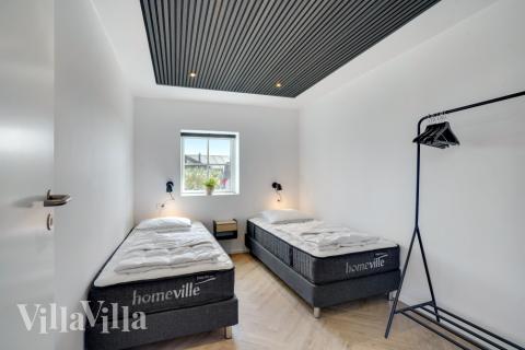 Ett av de 8 utmärkta sovrummen i lyxstuga nr 580 i Vestjylland.