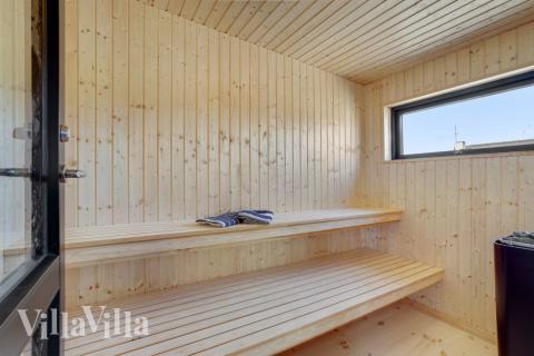 Njut av bastuvärmen i lyxstuga nr 580 för 16 personer