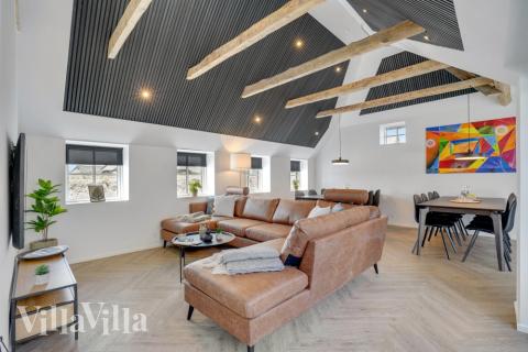 Soffhörnan i lyxstuga 580 i Vestjylland.