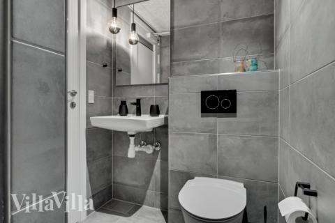 Ett av badrummen i lyxstuga nr 554