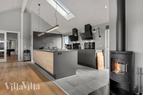 Köket i lyxstuga nr 554 är utrustat så att ni kan laga mat till 26 personer.